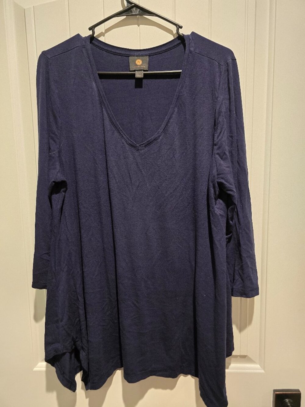 JM Collection Shark Bite Hem Navy V Neck Shirt XL